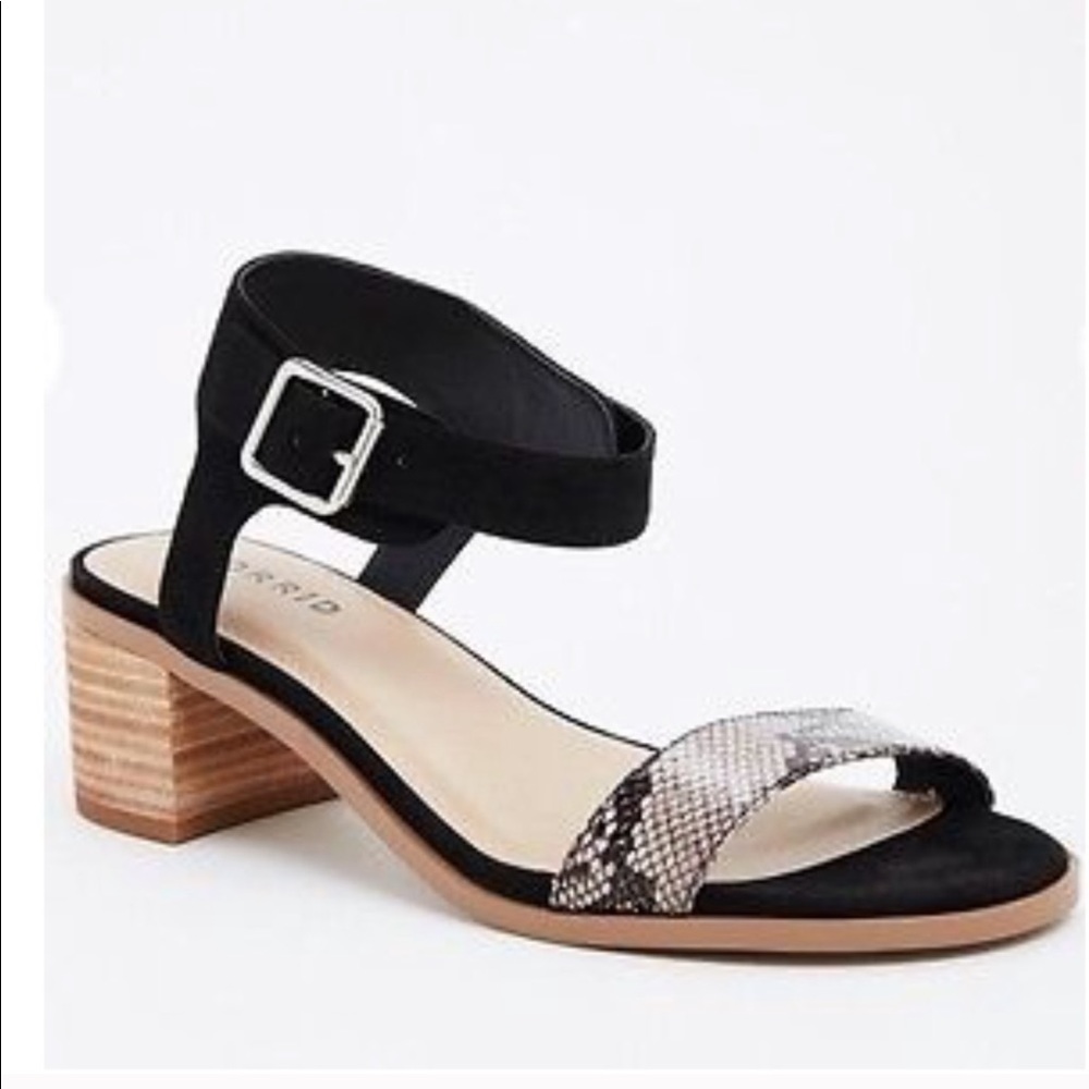 Torrid 10W snakeskin block sandal